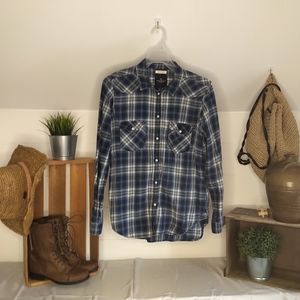 American Eagle Outfitters Boyfriend Fit Flannel Size M